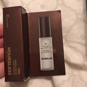BECCA Makeup - New Mini High End Primers BECCA Makeup - New Mini High End Primers
